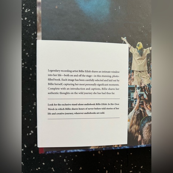 BILLIE EILISH BOOK - Picture 9 of 10